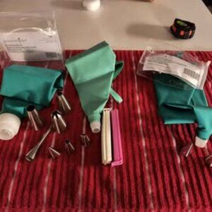 Pampered Chef 2 cake decorating bag sets